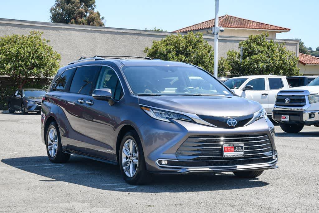 Used 2021 Toyota Sienna Limited FWD image 3