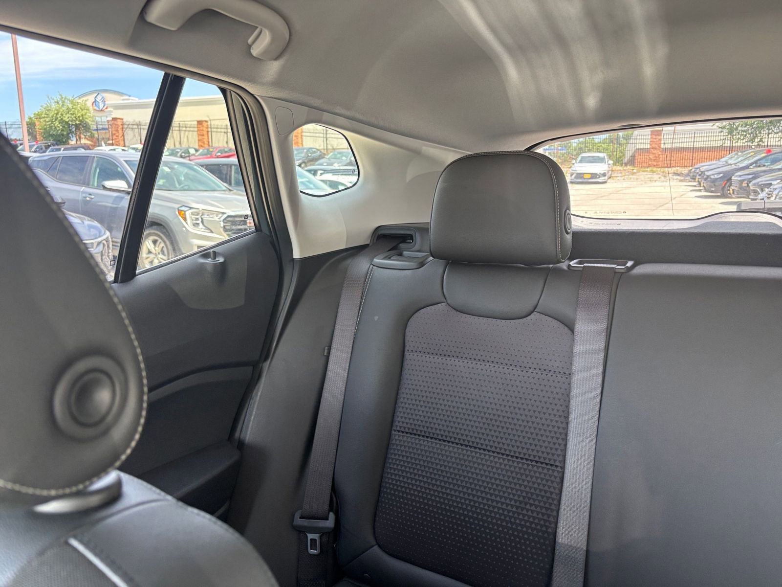 Used 2025 Chevrolet Trax LT FWD image 34