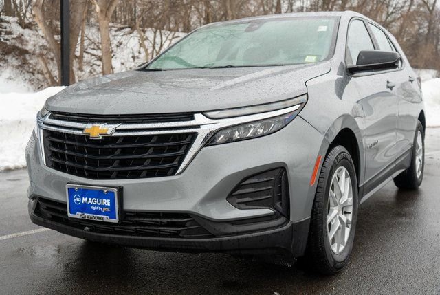 Used 2023 Chevrolet Equinox LS image 2