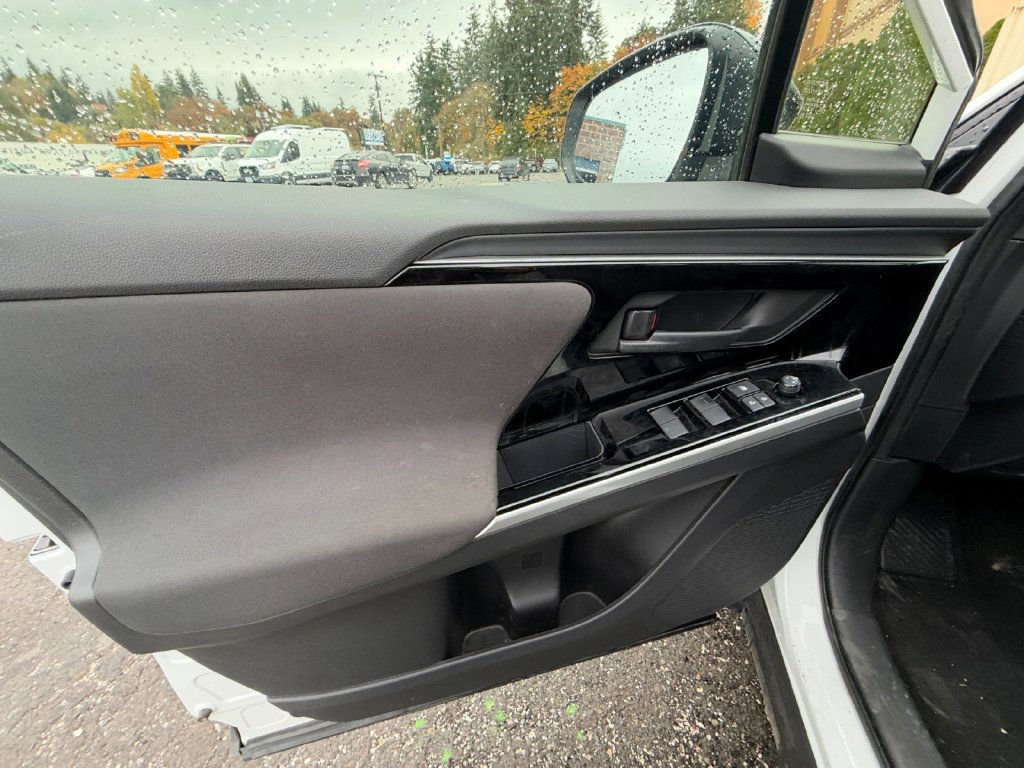 Used 2023 Subaru Solterra AWD image 13