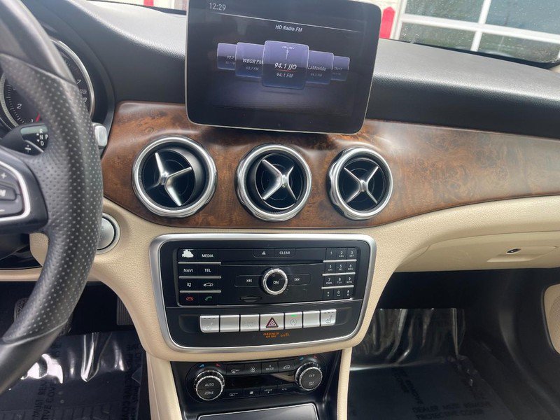 Used 2018 Mercedes-Benz GLA 250 w/ Premium Package image 32