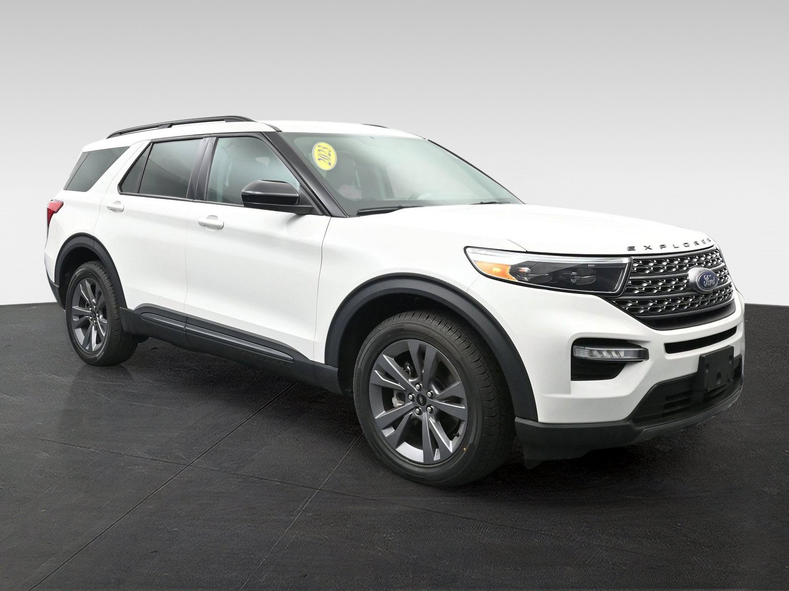 Used 2023 Ford Explorer XLT w/ Equipment Group 202A AWD/4WD image 6