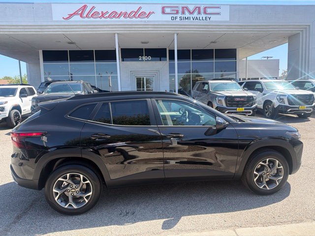 Used 2026 Chevrolet Trax LT FWD image 5