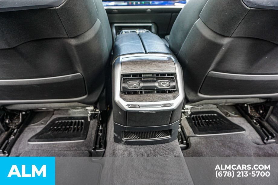 Used 2024 BMW 740i xDrive AWD/4WD image 30