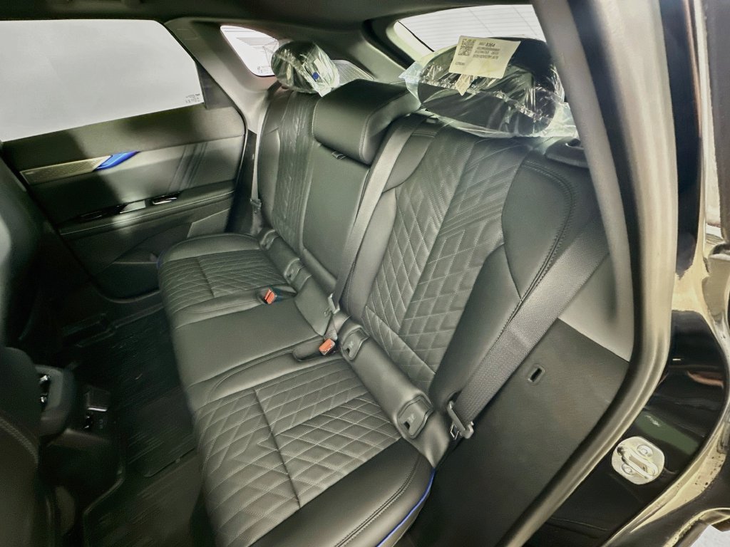 New 2026 Cadillac Optiq V w/ LPO, Floor Liner Package AWD/4WD image 31