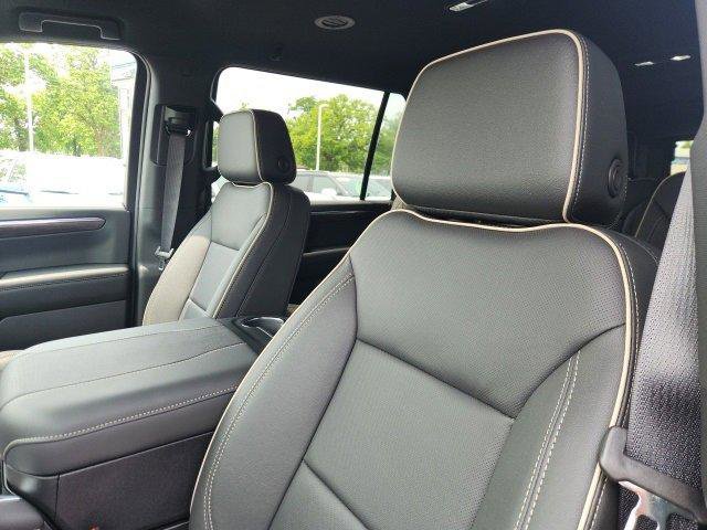 New 2025 Chevrolet Suburban Premier image 9