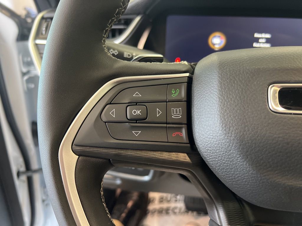 New 2025 Jeep Grand Cherokee Altitude image 9