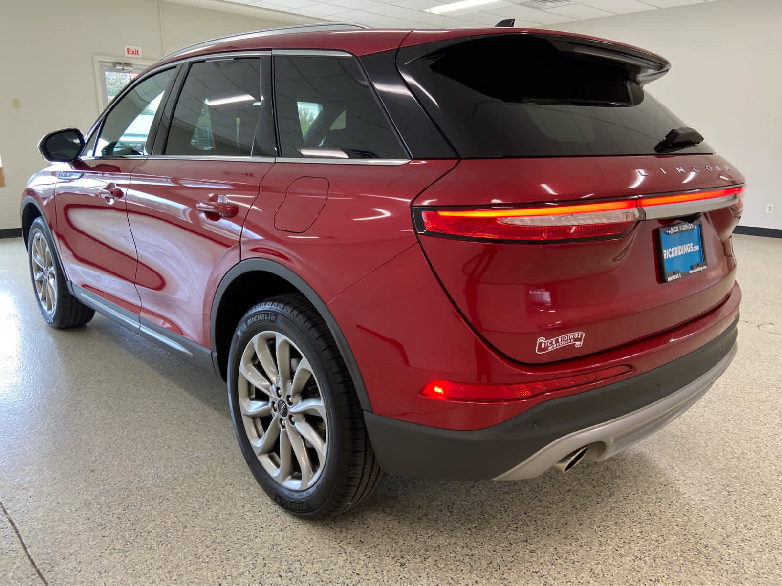 Used 2022 Lincoln Corsair AWD w/ Premium Package image 13