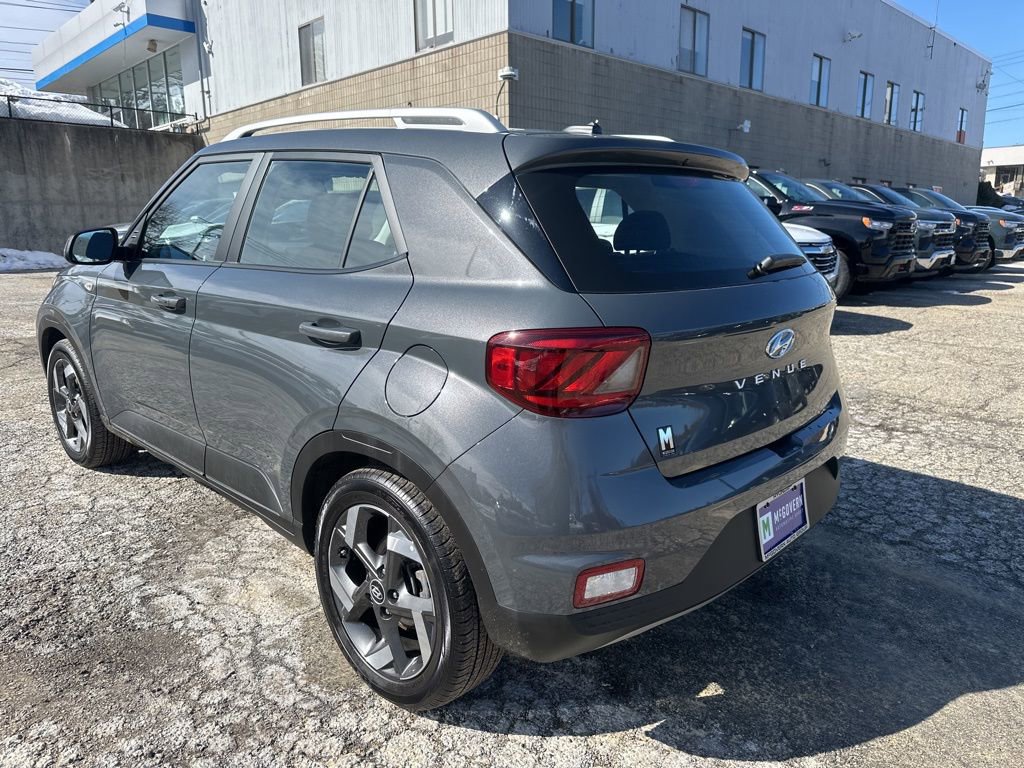 Used 2026 Hyundai Venue SEL image 3