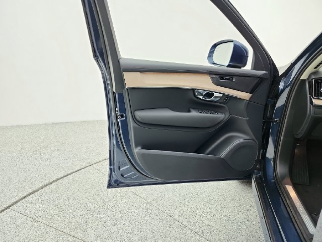 New 2026 Volvo XC90 B6 Plus w/ Protection Package AWD/4WD image 27