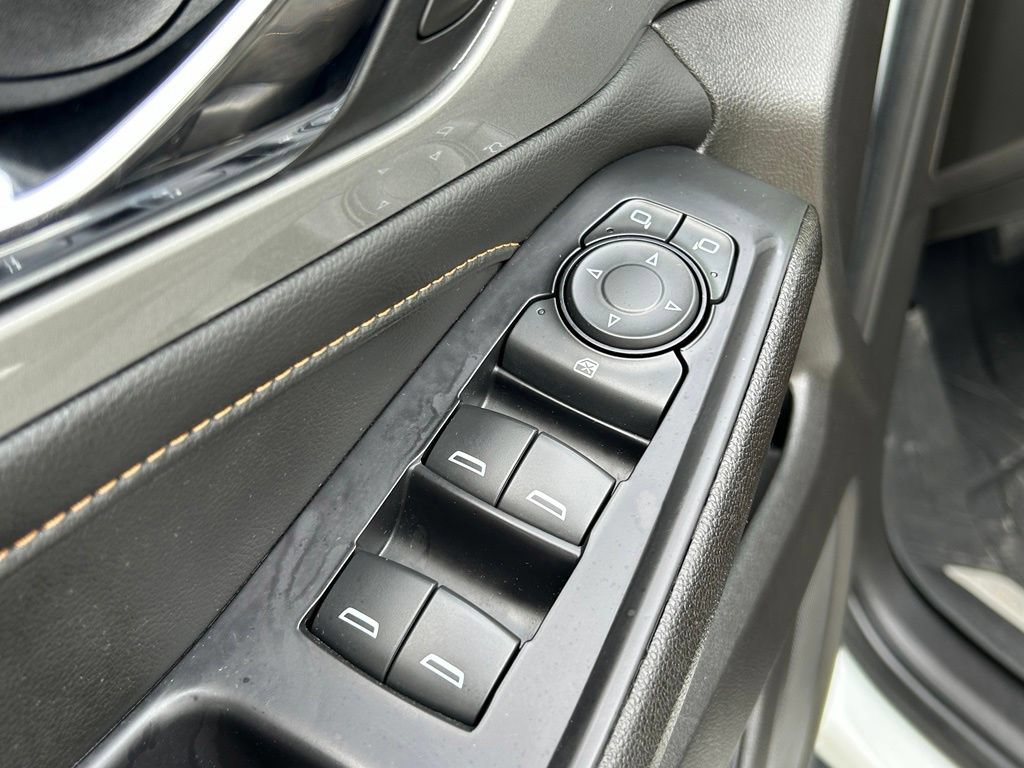 Used 2021 Chevrolet Traverse LS FWD image 28
