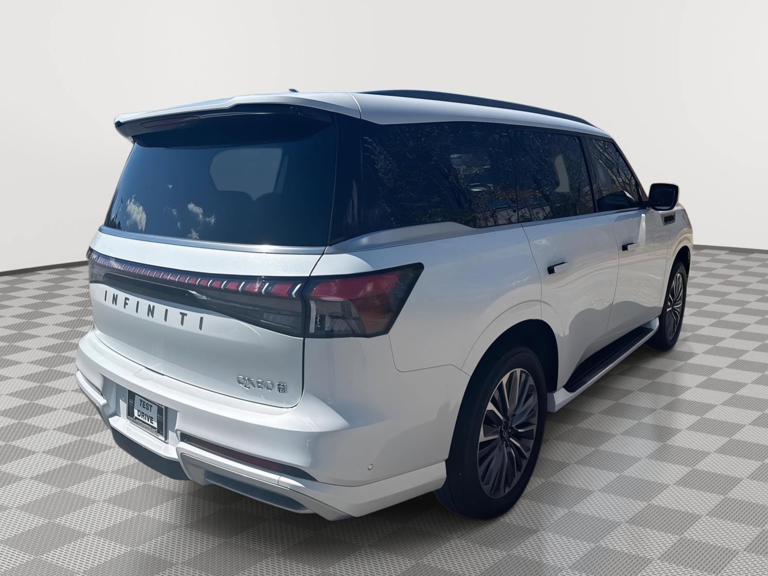 Certified 2025 INFINITI QX80 Sensory image 6