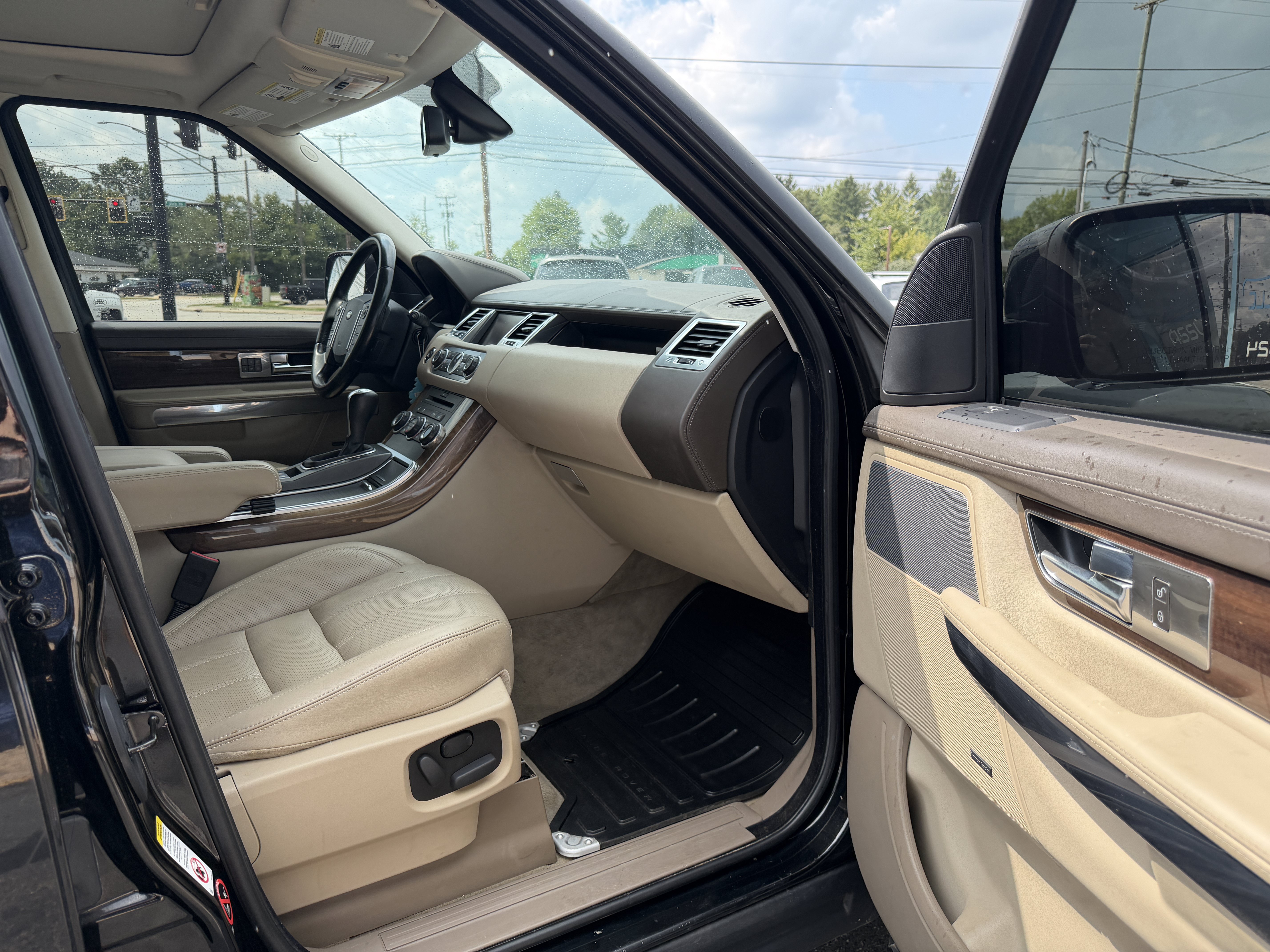 Used 2011 Land Rover Range Rover Sport HSE LUX AWD/4WD image 10