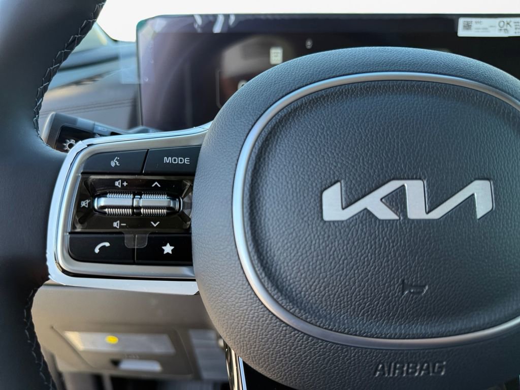 New 2026 Kia Carnival SX w/ SX Dark Edition Package FWD image 25