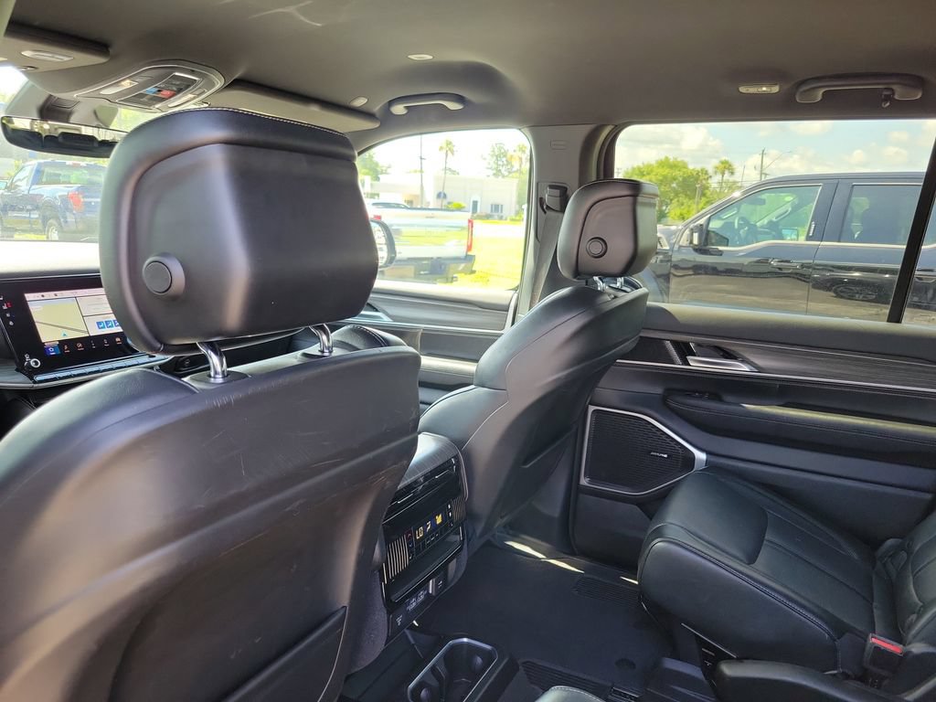 Used 2024 Jeep Wagoneer Series II RWD image 15