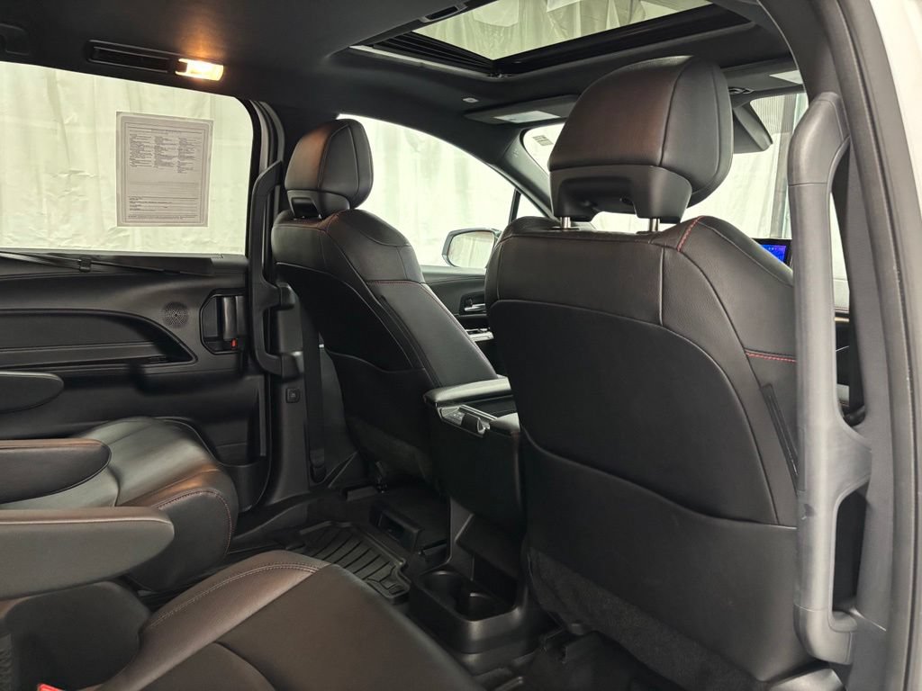 Used 2025 Toyota Sienna XSE FWD image 60