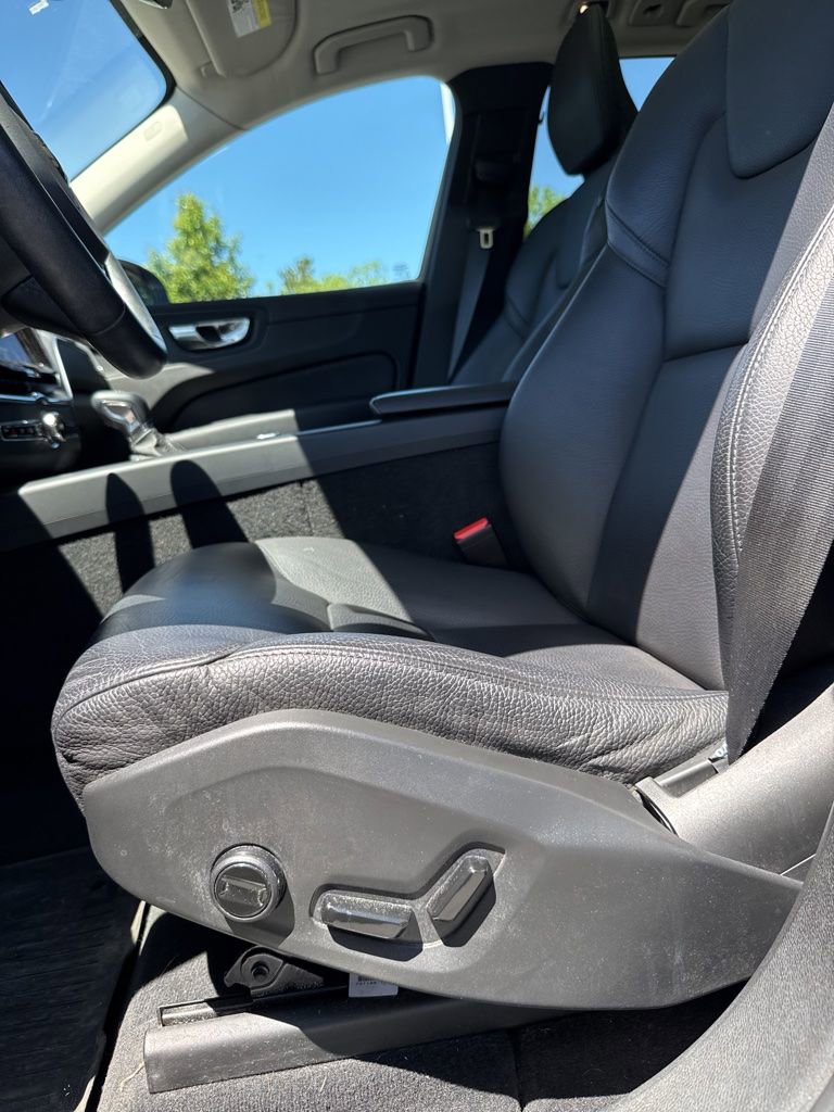 Used 2020 Volvo XC60 T5 Momentum w/ Protection Package Premier AWD/4WD image 13