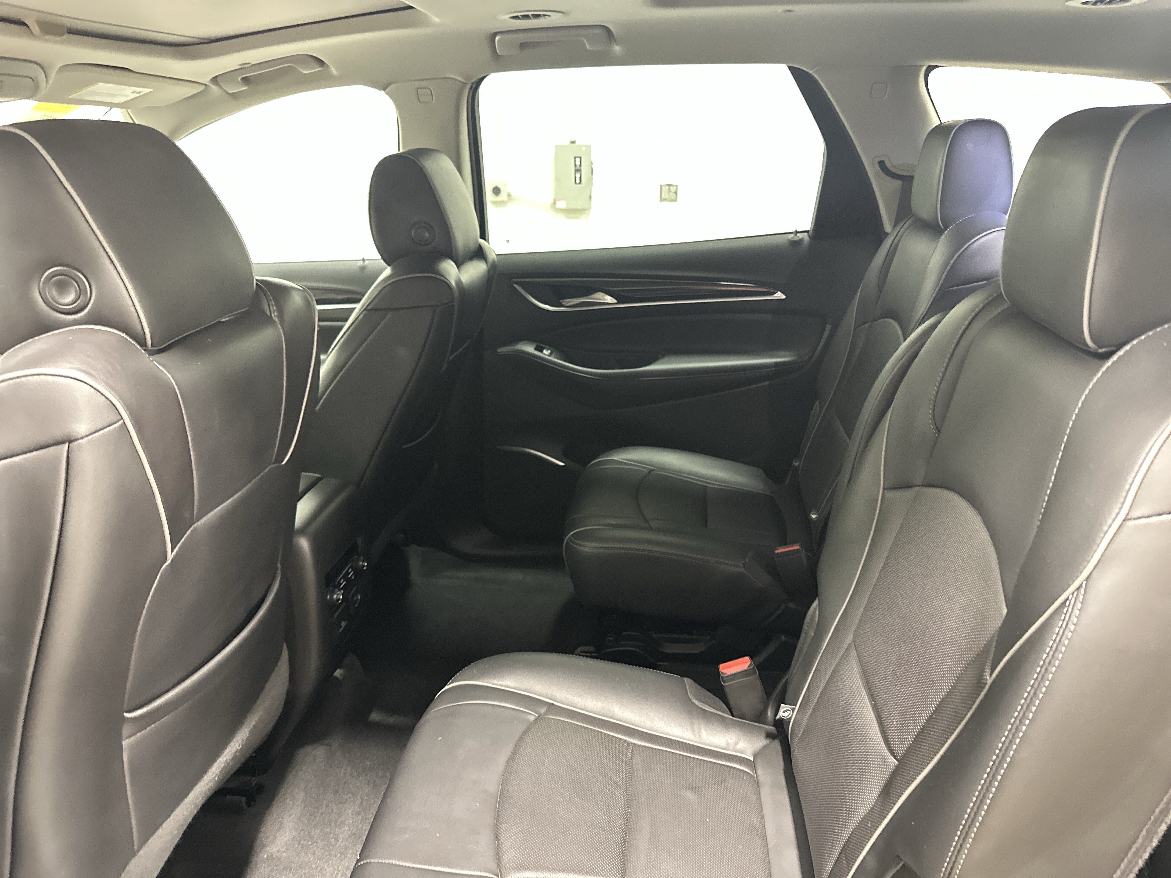 Used 2019 Buick Enclave Avenir w/ Avenir Technology Package AWD/4WD image 31