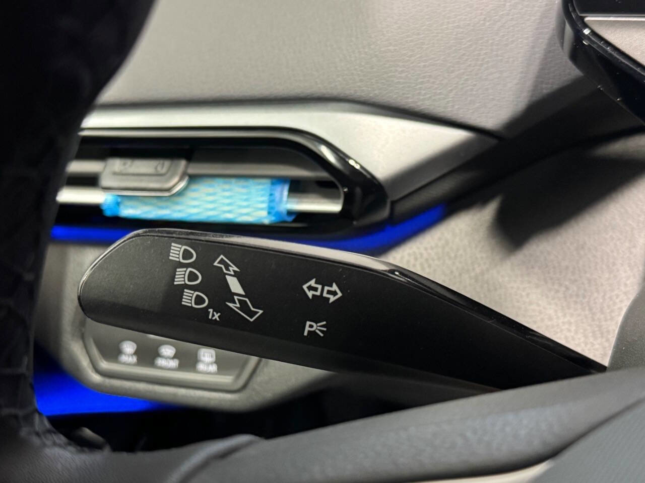 Used 2023 Volkswagen ID.4 S image 28