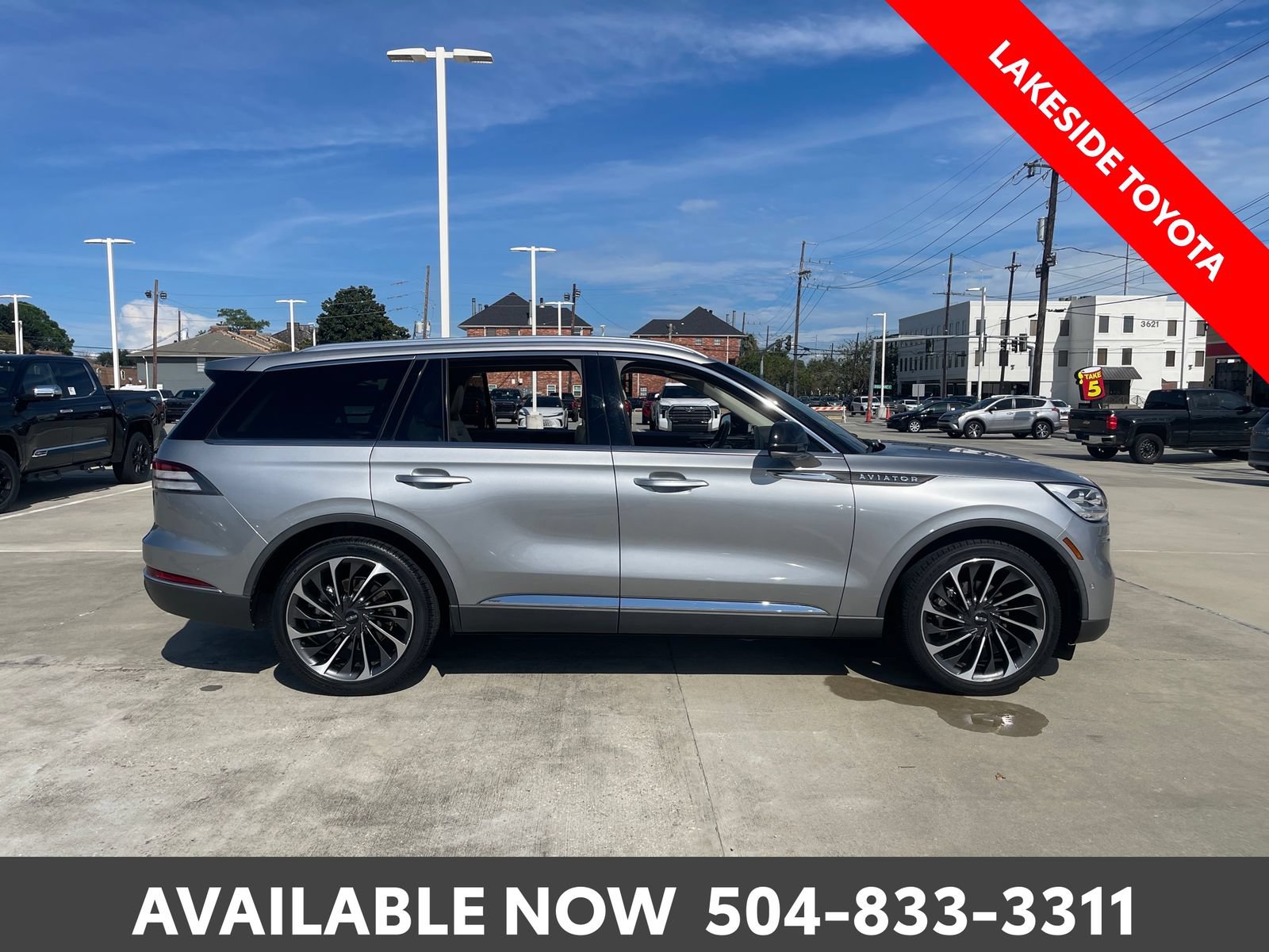 Used 2023 Lincoln Aviator Reserve w/ Equipment Group 201A RWD image 6