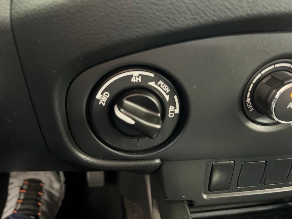 Certified 2024 Nissan Frontier SV AWD/4WD image 51