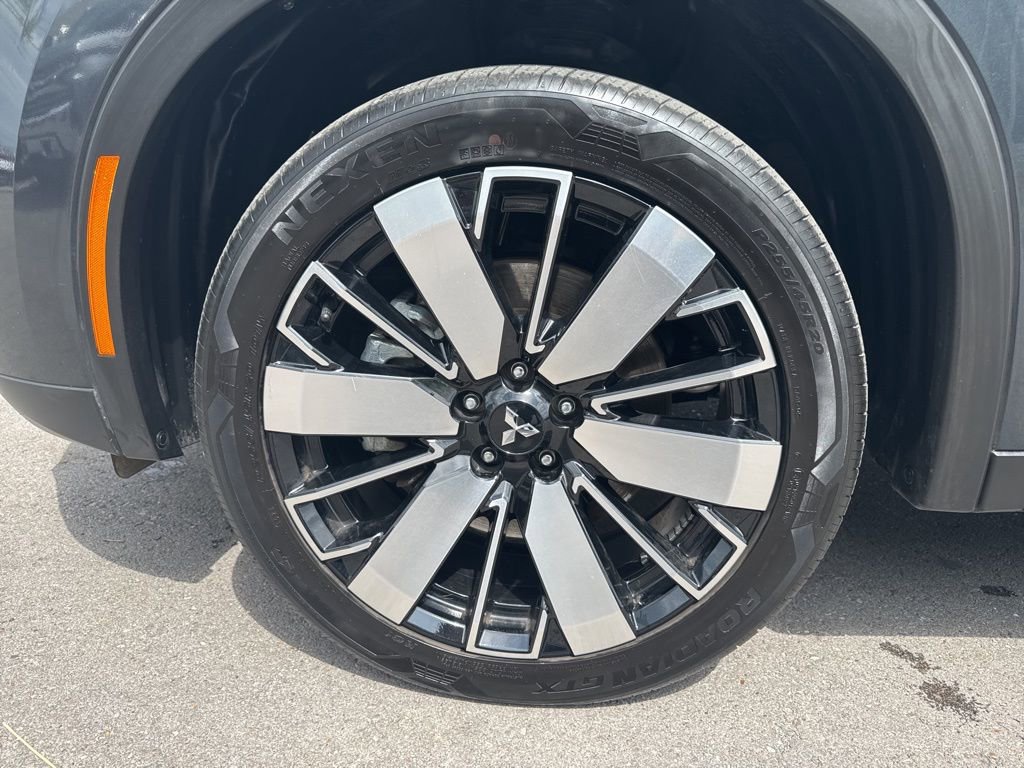 Used 2025 Mitsubishi Outlander SE FWD image 32