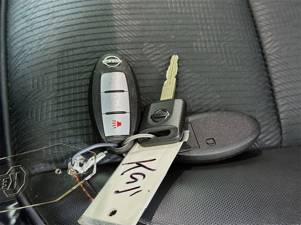 Used 2024 Nissan Titan PRO-4X image 32