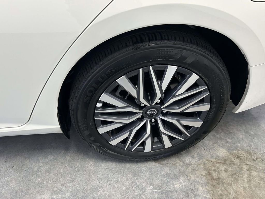 Used 2025 Nissan Altima 2.5 SV FWD image 9