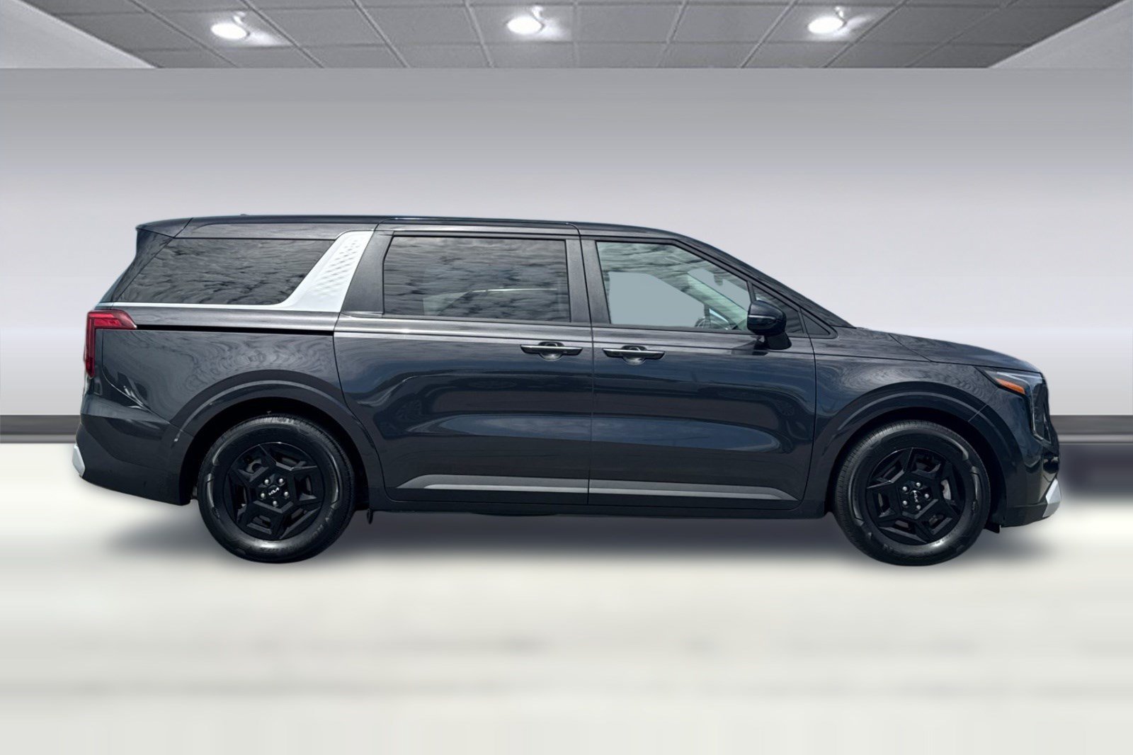 Used 2026 Kia Carnival FWD image 8