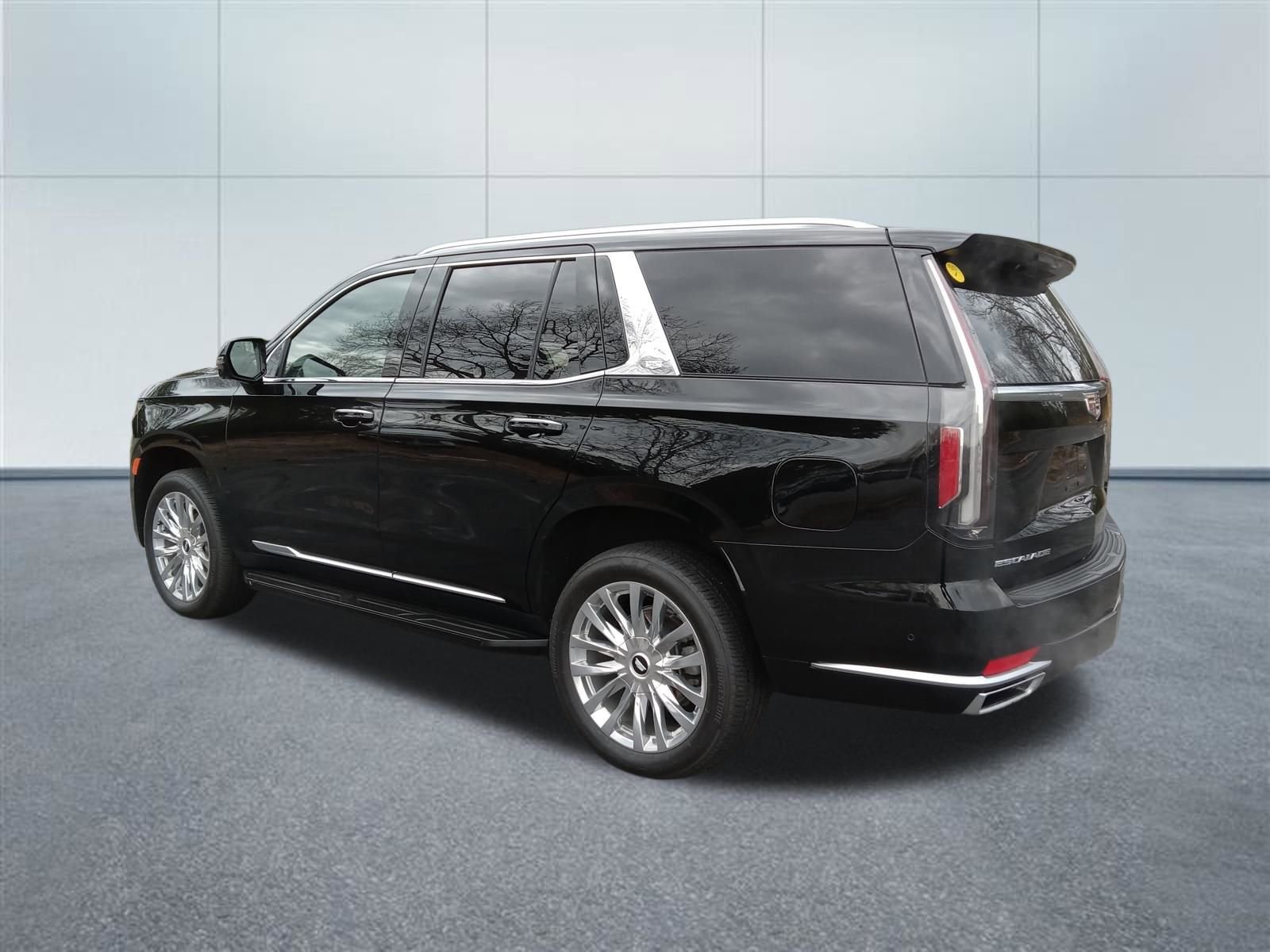 Used 2024 Cadillac Escalade Premium Luxury image 3