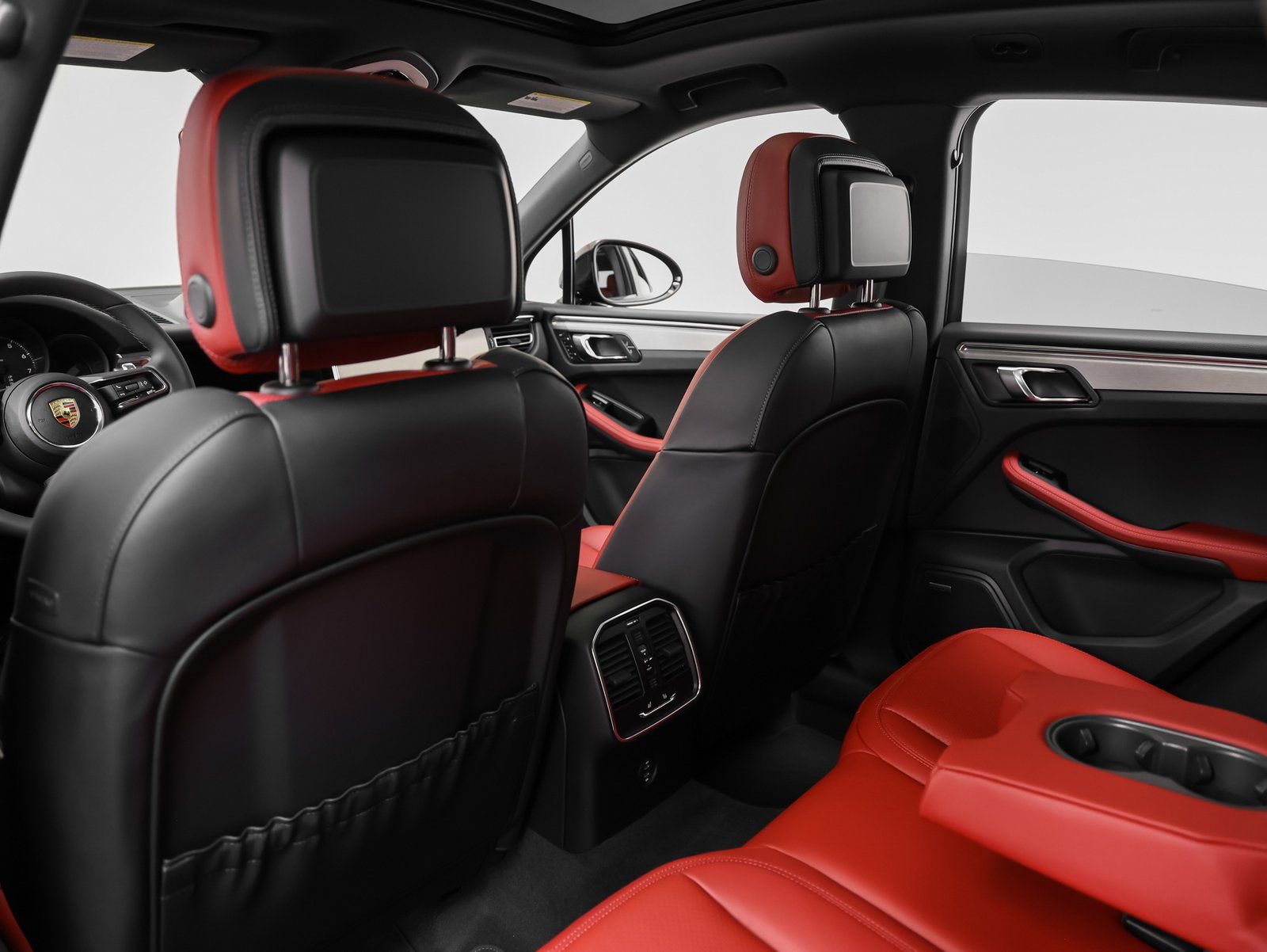 Certified 2025 Porsche Macan image 39