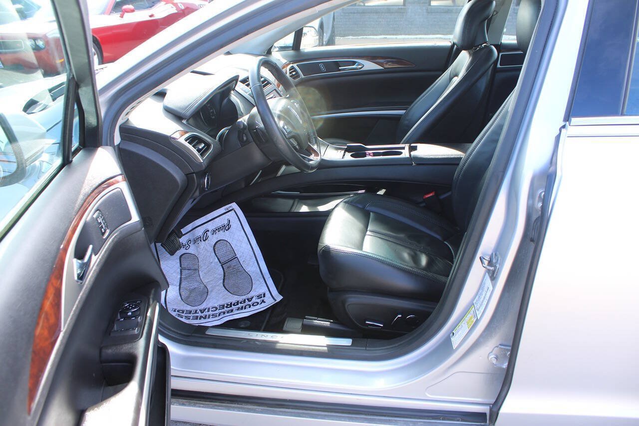 Used 2013 Lincoln MKZ FWD image 11