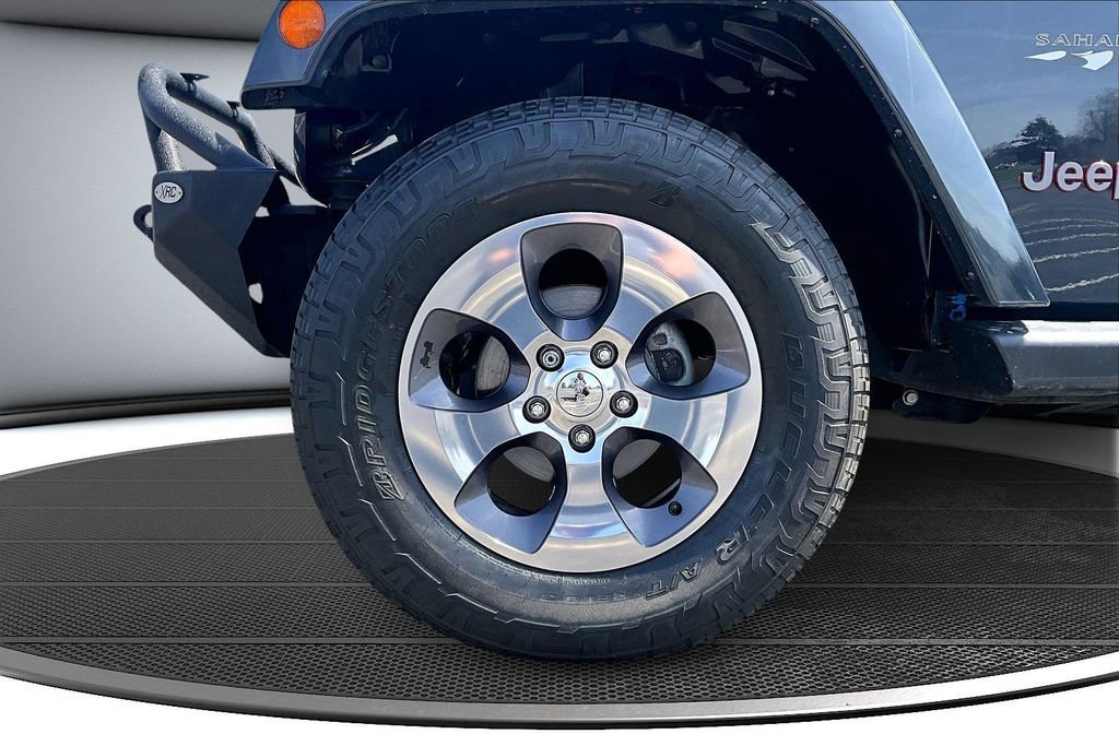 Used 2017 Jeep Wrangler Unlimited Sahara w/ Connectivity Group image 33