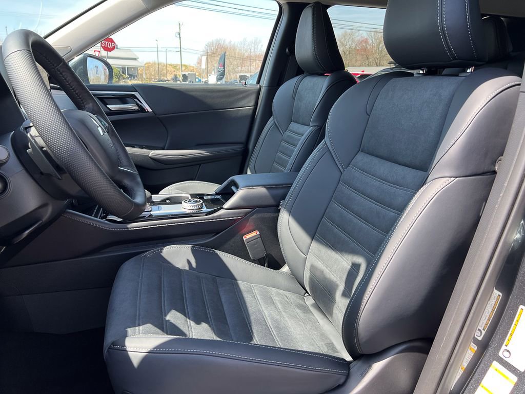 New 2026 Mitsubishi Outlander SE image 18