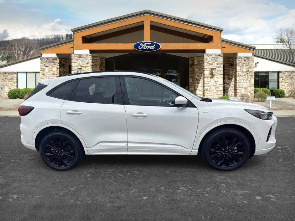Used 2023 Ford Escape ST-Line Elite w/ Premium Technology Package image 3
