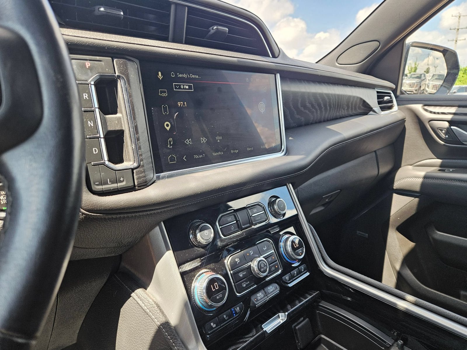 Used 2022 GMC Yukon Denali w/ Advanced Technology Package AWD/4WD image 15