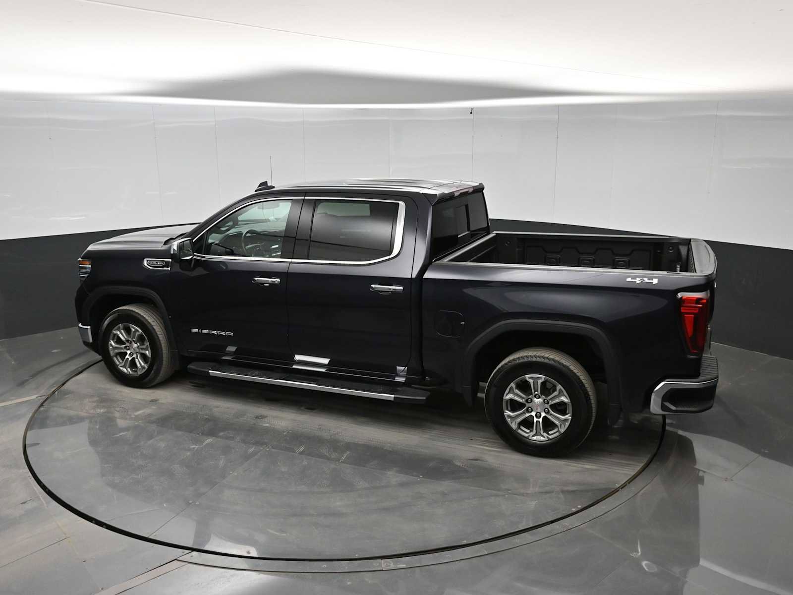 Used 2022 GMC Sierra 1500 SLT w/ SLT Convenience Package image 27