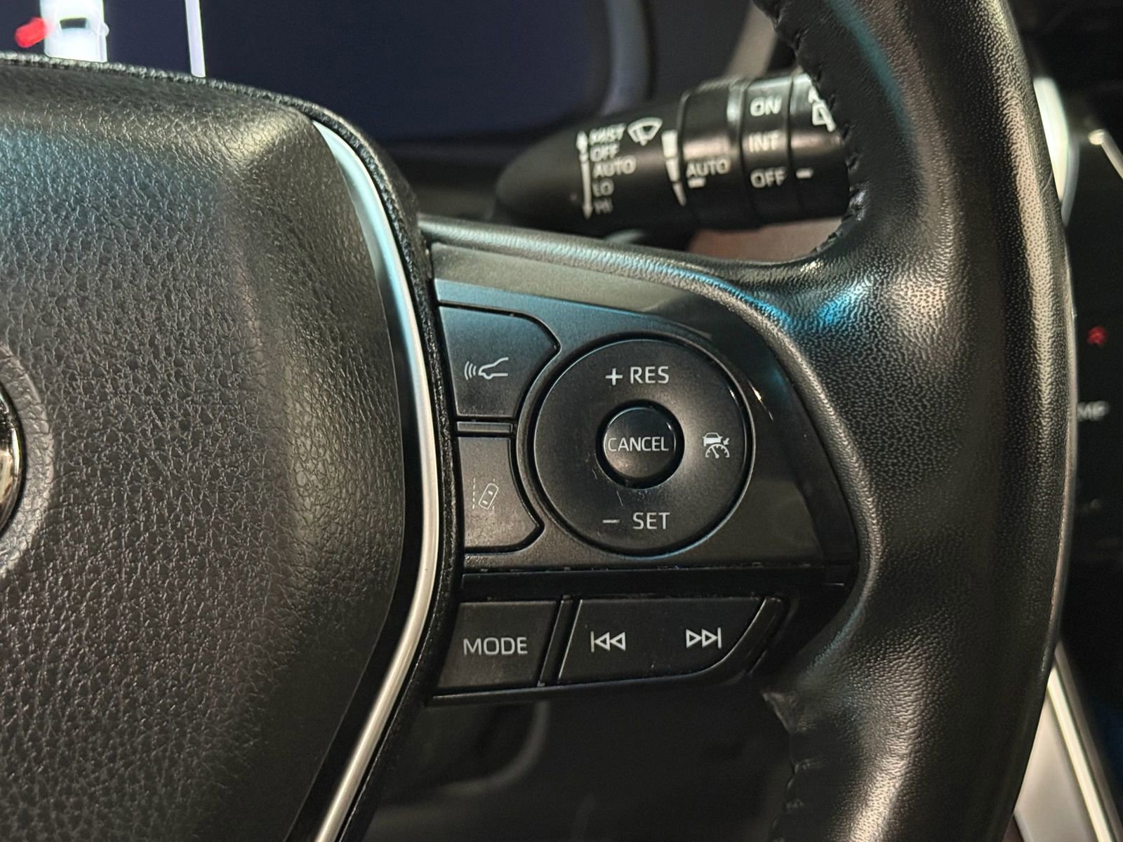 Used 2023 Toyota Venza Limited image 28