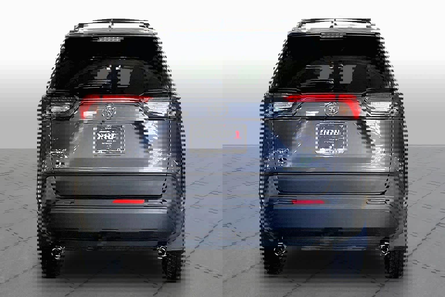 Used 2024 Toyota RAV4 XLE w/ Convenience Package image 5