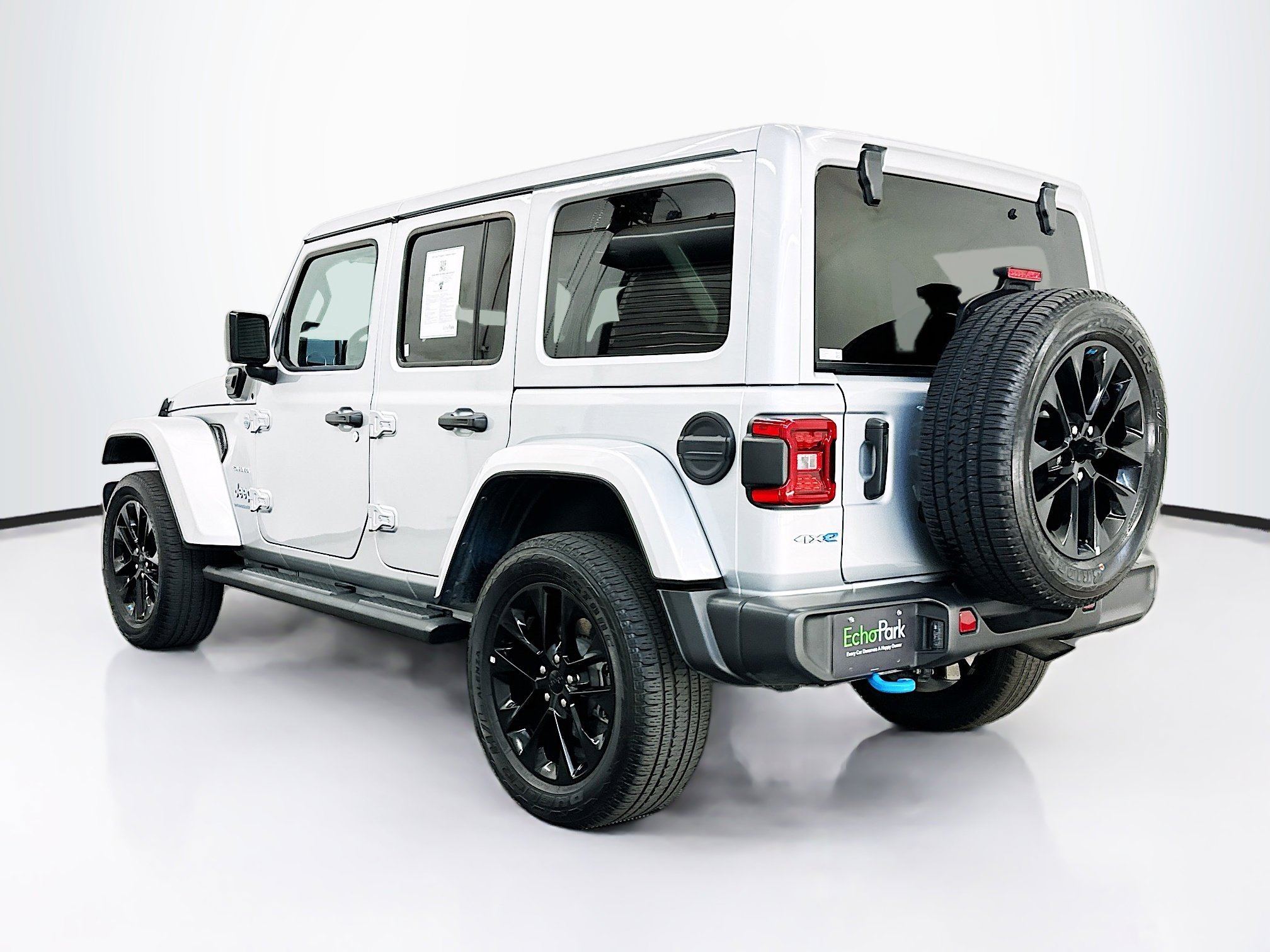 Used 2023 Jeep Wrangler Unlimited Sahara w/ Cold Weather Group AWD/4WD image 5