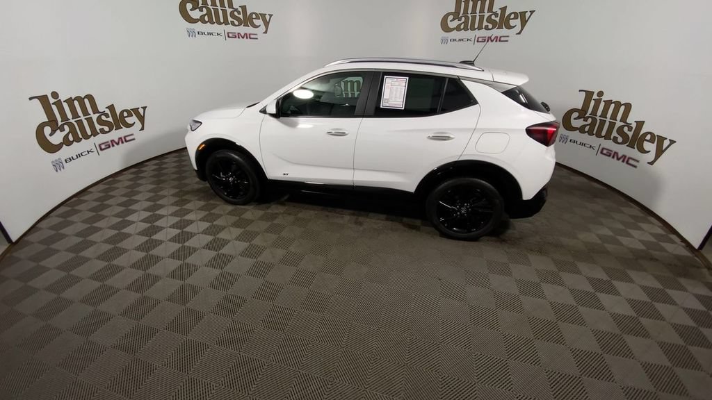 Used 2025 Buick Encore GX Sport Touring w/ Comfort Package FWD image 5