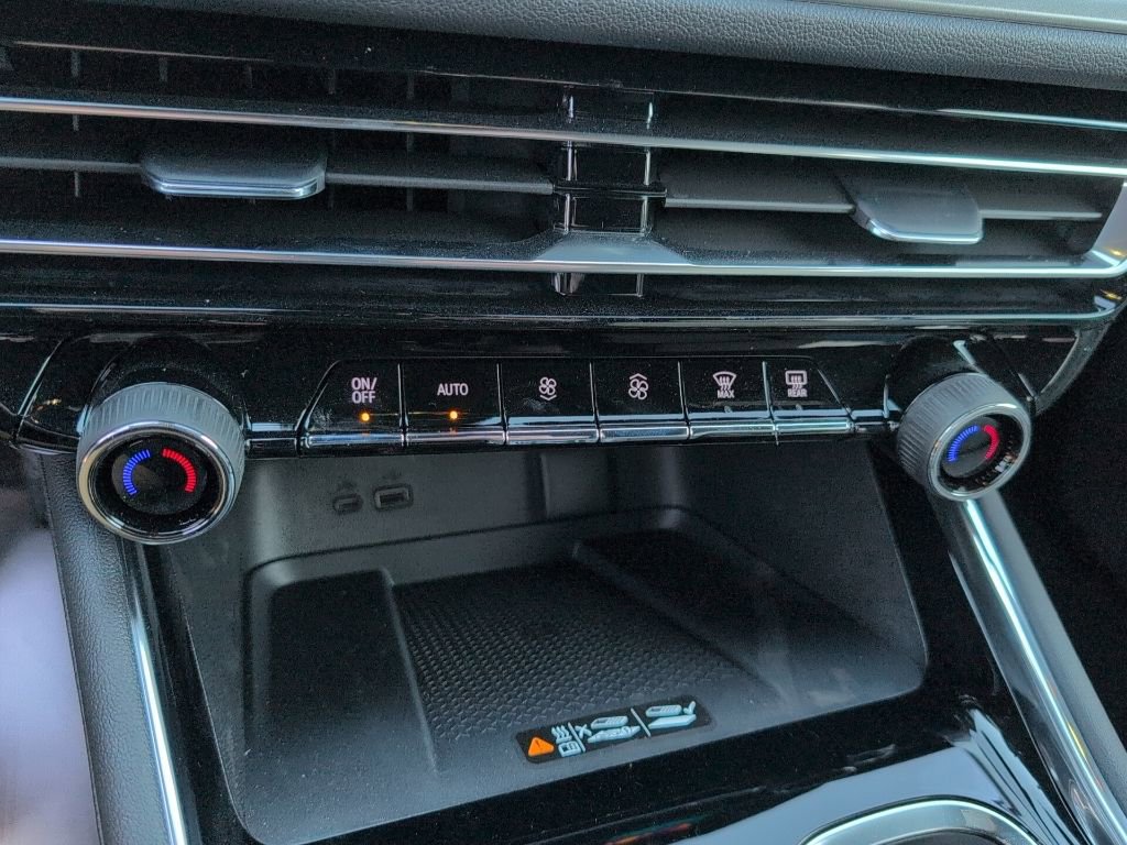 Used 2026 Chevrolet Traverse LT image 18