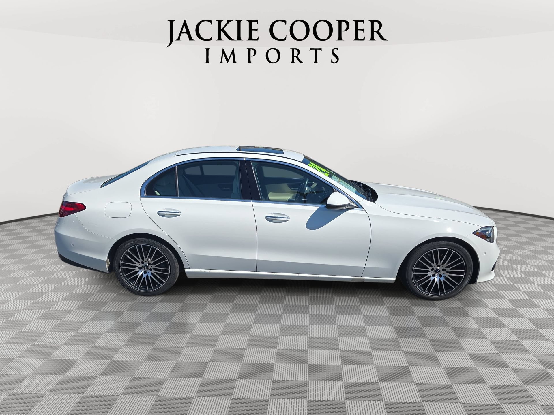 Used 2024 Mercedes-Benz C 300 4MATIC Sedan image 4