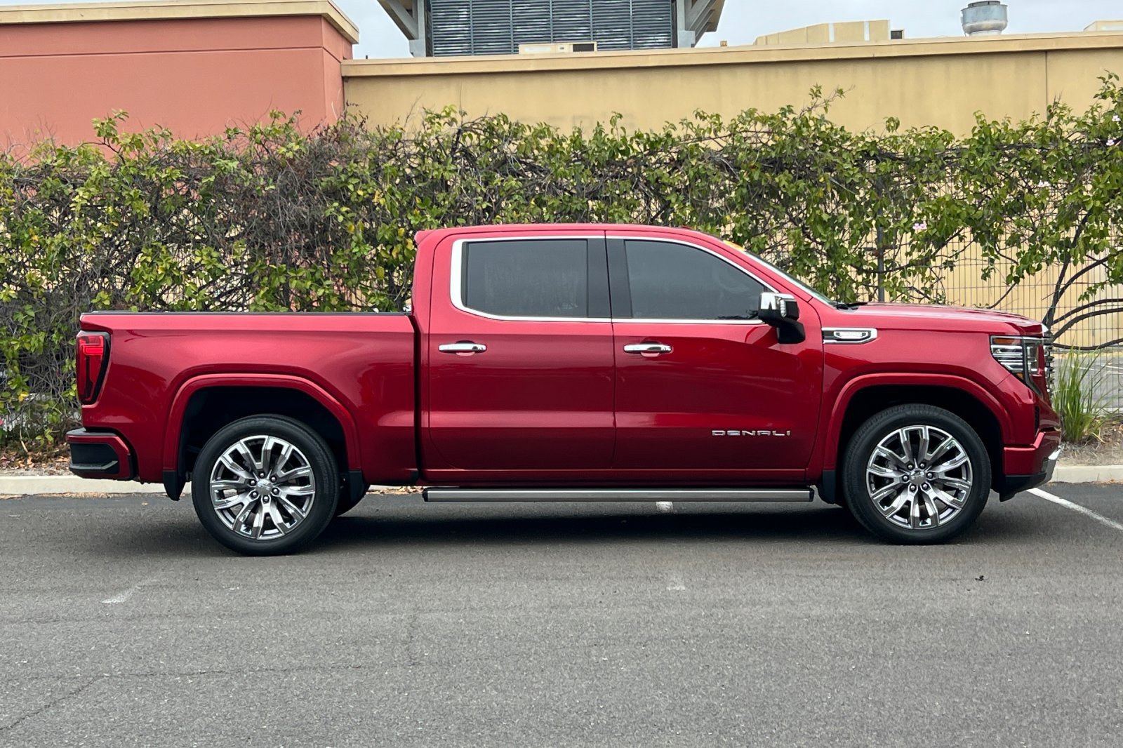 Used 2023 GMC Sierra 1500 Denali w/ Denali Reserve Package AWD/4WD image 3