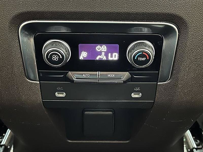Used 2022 Chevrolet Suburban LT RWD image 45