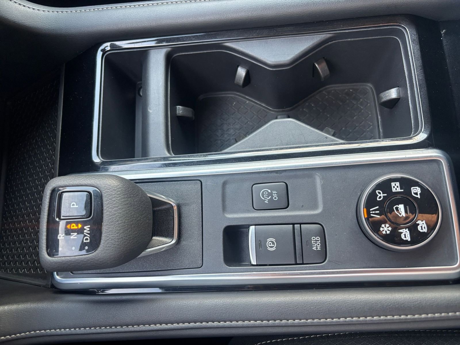 Used 2025 Nissan Pathfinder SV image 42