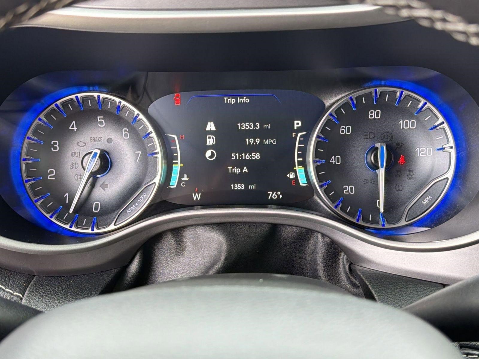 Used 2026 Chrysler Pacifica Select image 19