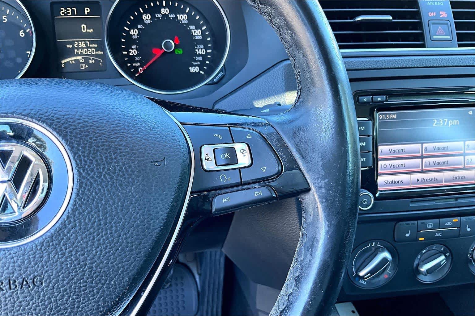 Used 2015 Volkswagen Jetta SE FWD image 24