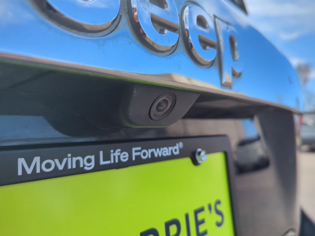 Used 2013 Jeep Grand Cherokee Overland w/ Advance Technology Group image 12