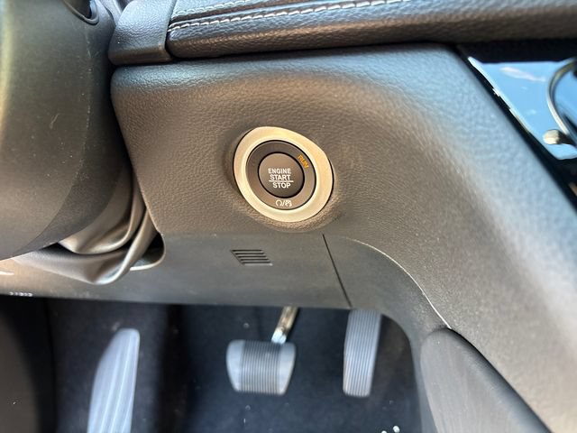New 2027 Chrysler Pacifica Limited w/ Family Tech Group FWD image 19